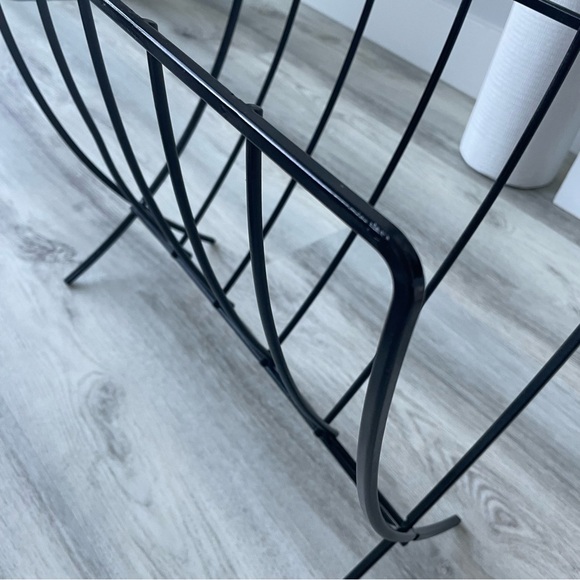 Black Metal Magazine Rack - Picture 10 of 11
